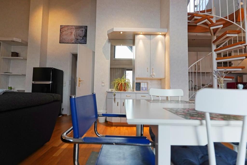 Grosse, Helle Wohnung Fuer Bis Zu 6 Personen Weinheim Exterior foto