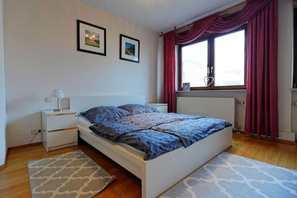 Grosse, Helle Wohnung Fuer Bis Zu 6 Personen Weinheim Exterior foto