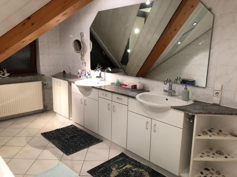 Grosse, Helle Wohnung Fuer Bis Zu 6 Personen Weinheim Exterior foto